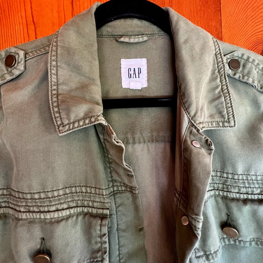 CLOSE OUT SALE: Gap Army Green Cargo Style Jacket - Large - Picture 2 of 5